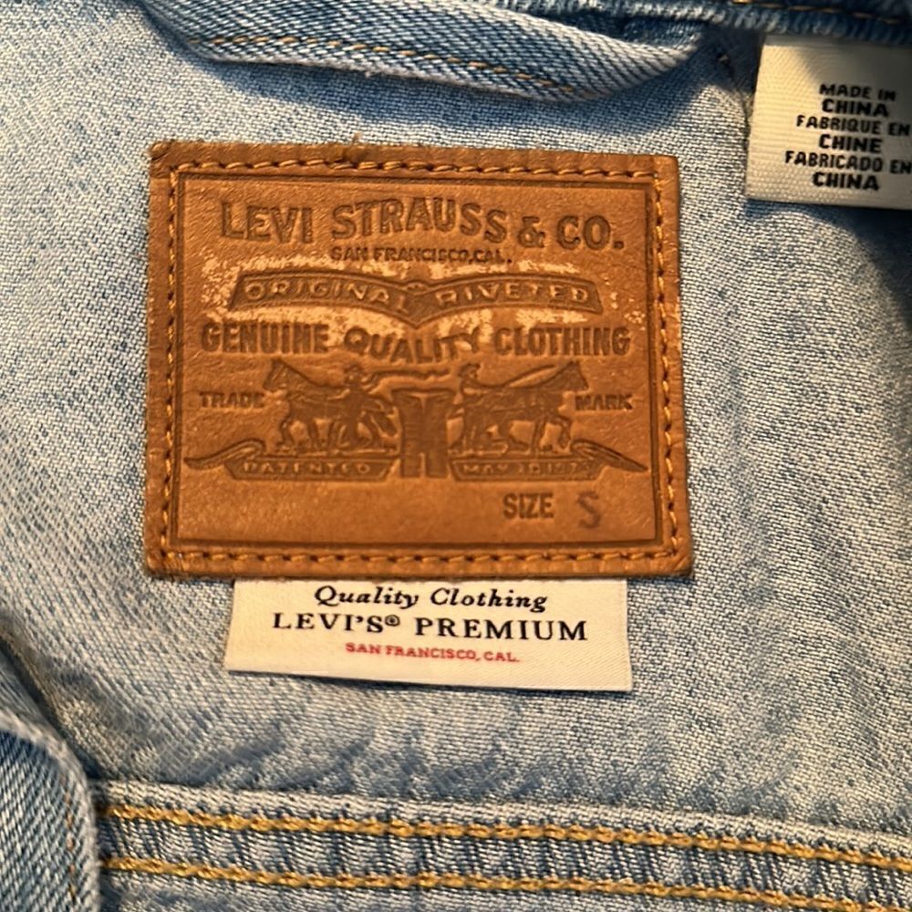 Levi’s Small Denim Jacket - Picture 3 of 5